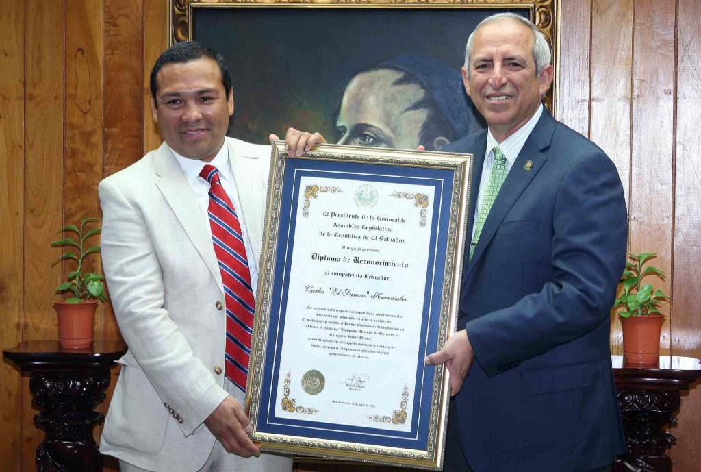 Carlos "el Famoso" Hernández - Hijo meritísimo de El Salvador por asamblea legislatíva