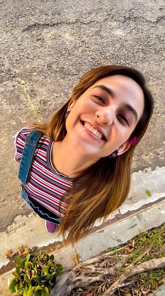 salvadoreña enseña lengua de señas