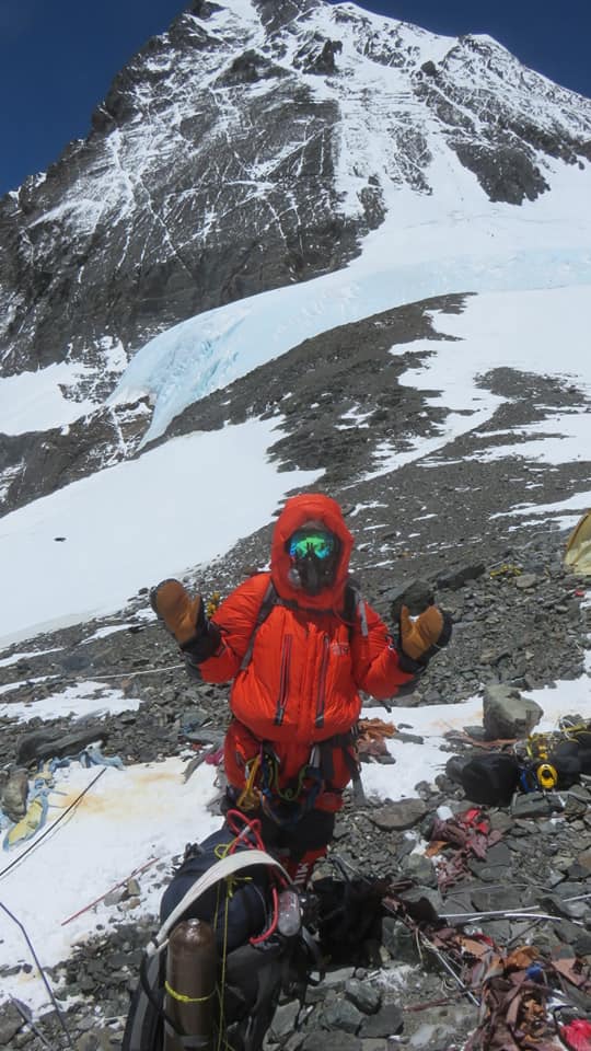 Alfa Karina Arrúe esclando el Monte Everest