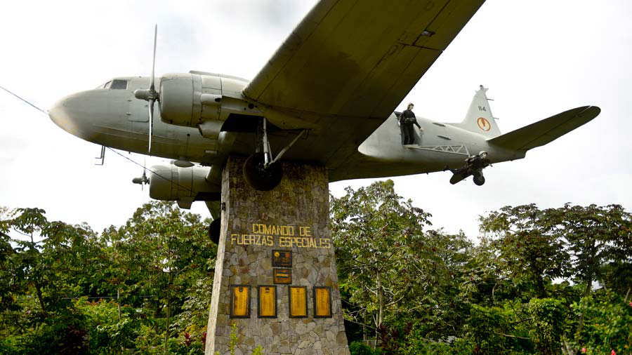 Monumento Salvadoreño al paracaidista