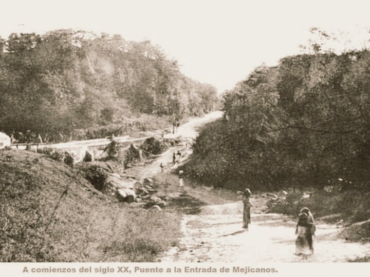 Puente en la entrada de Mejicanos