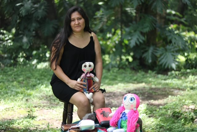 Gertrudis Ramirez, la artesana emprendedora que creó la muñeca "La Chana".