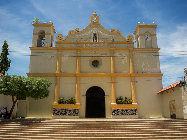 Municipios de El Salvador - Vistazo a la iglesia ubicada en Santa Rosa de Lima, municipio de La Unión.
