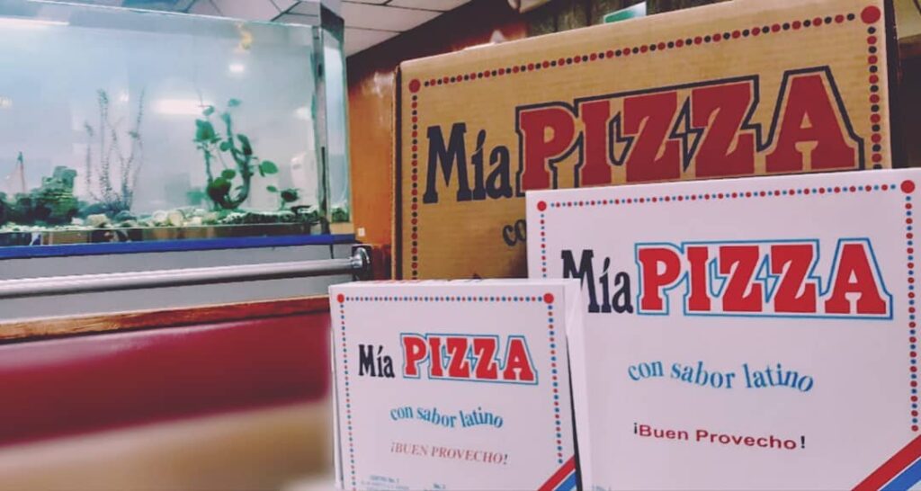Restaurantes en el Centro de San Salvador - "Mía Pizza con sabor latino", el eslogan del negocio.