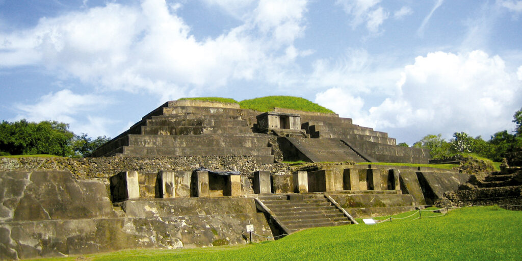 Sitios arqueológicos de El Salvador - Vistazo a las estructuras presentes en El Tazumal.