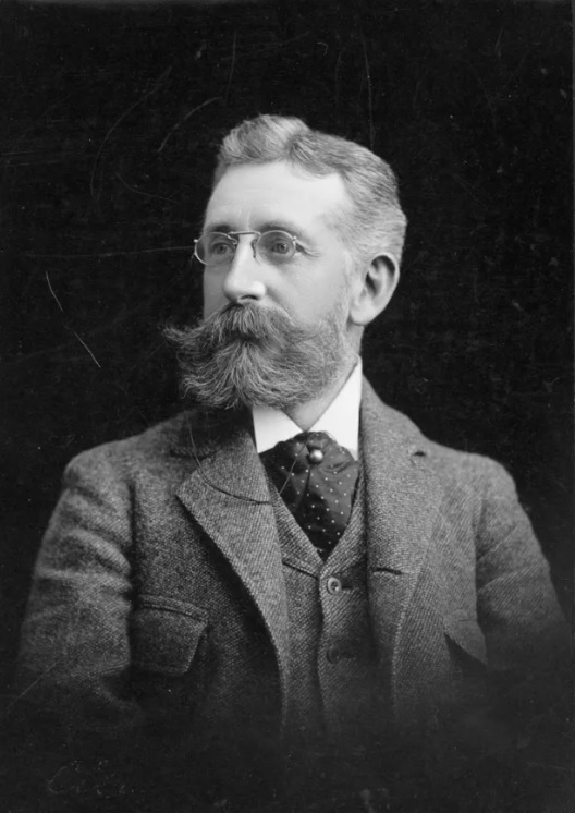 Profesor Charles Frederick, fundador del Desfile de las Rosas.
