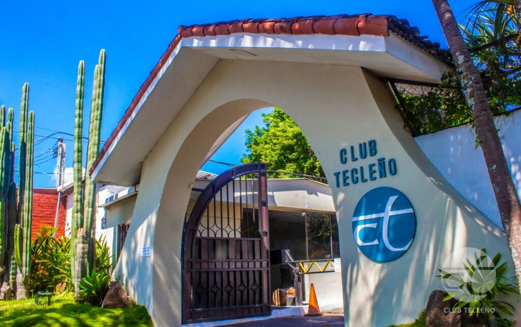 Fundado en 1893, el Club Tecleño ofrece diferentes opciones de esparcimiento en sus instalaciones.