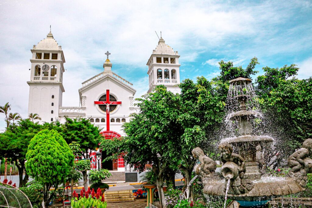 Vistazo exterior a la Iglesia de Santa Lucía - Turismo en Juayúa