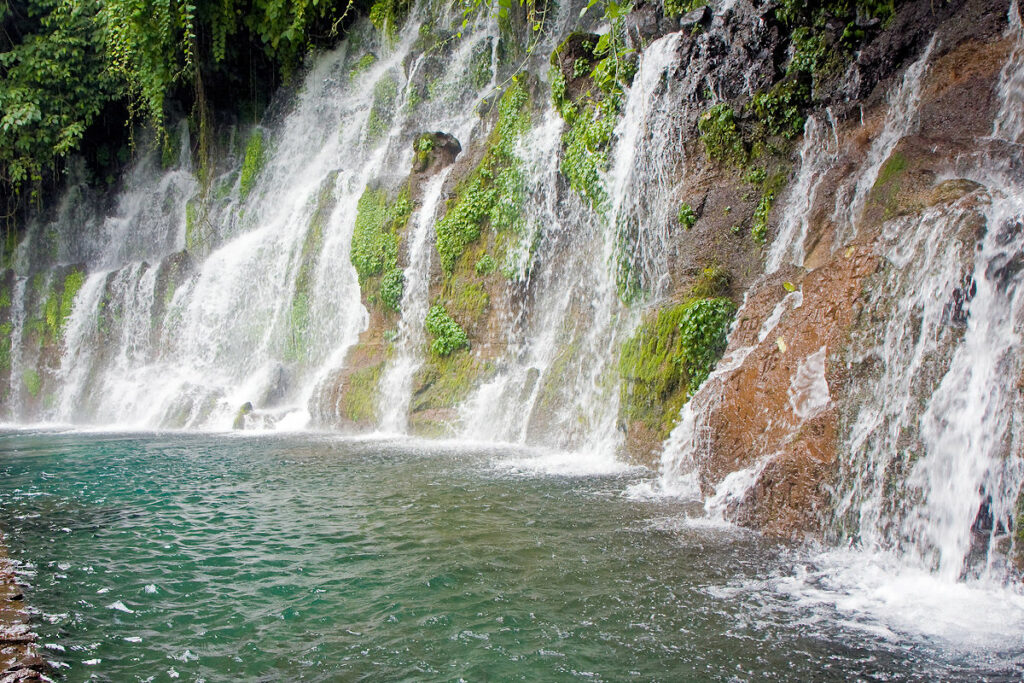 Río El Bebedero y su cascada, ubicada en el municipio de Juayúa - Turismo en Juayúa