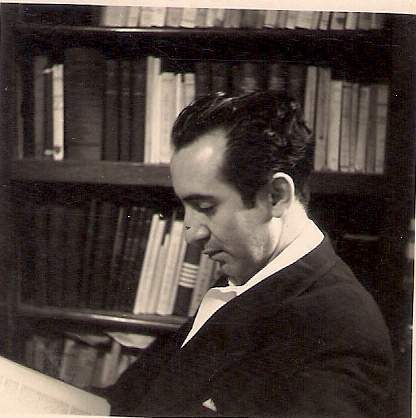 El escritor salvadoreño Ricardo Trigueros de León nació en el municipio de Ahuachapán. 
