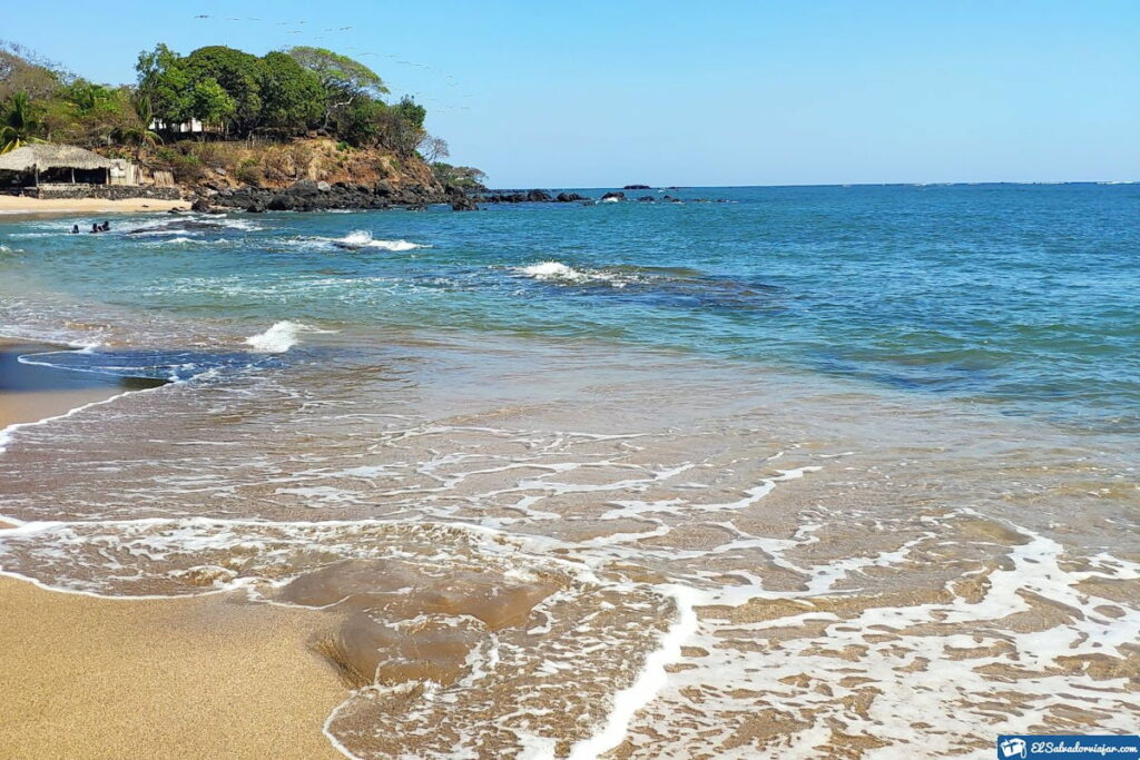 Ubicada en Acajutla, la playa Los Cóbanos es reconocida mundialmente.