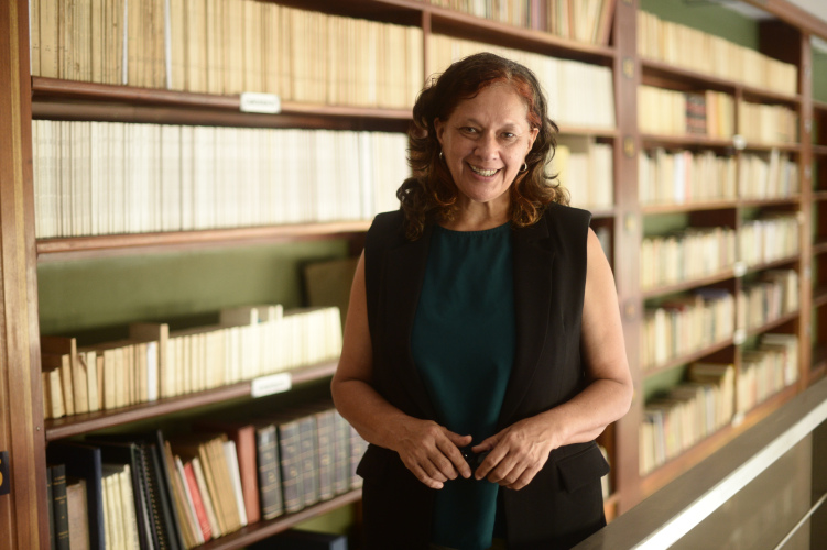 Maria Eugenia Lopez, actual directora de la Academia Salvadoreña de la Historia.