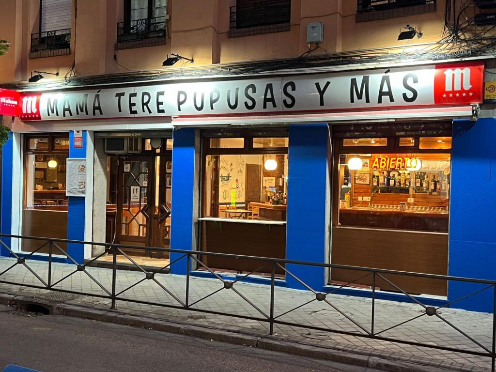 Restaurantes salvadoreños en España - Café Bar Mamá Tere.