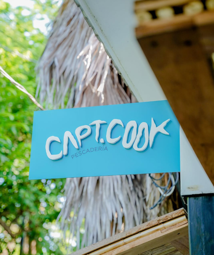 Capt. Cook en playa El Tunco.