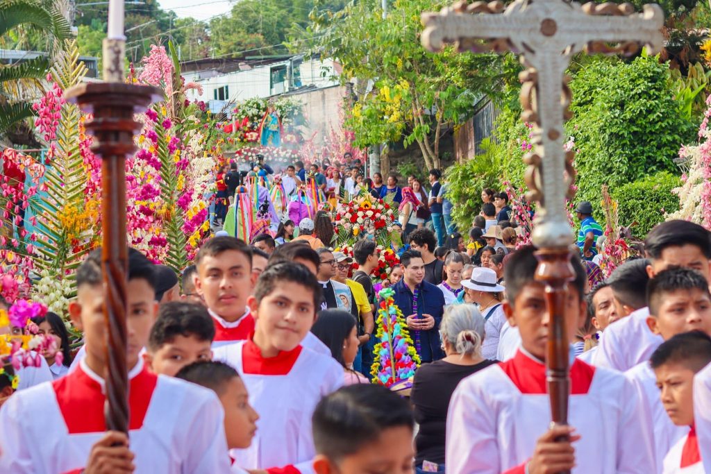 Procesión de las Palmas de Panchimalco.